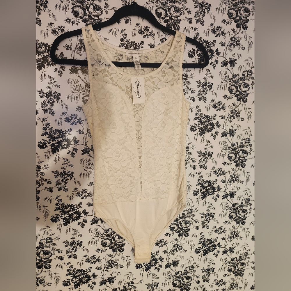 NWT ggshell Lace Bodysuit